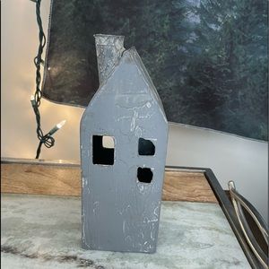 ⭐️5/$30  House 🏠 decor for light 💡